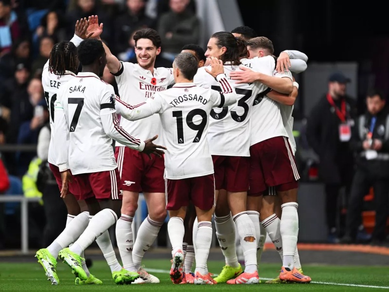 Arsenal thể hiện bản lĩnh ứng viên vô địch Premier League